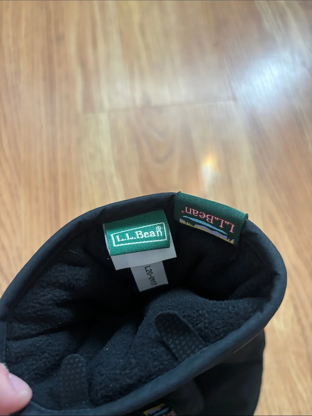 Women’s L.L. Bean black mittens